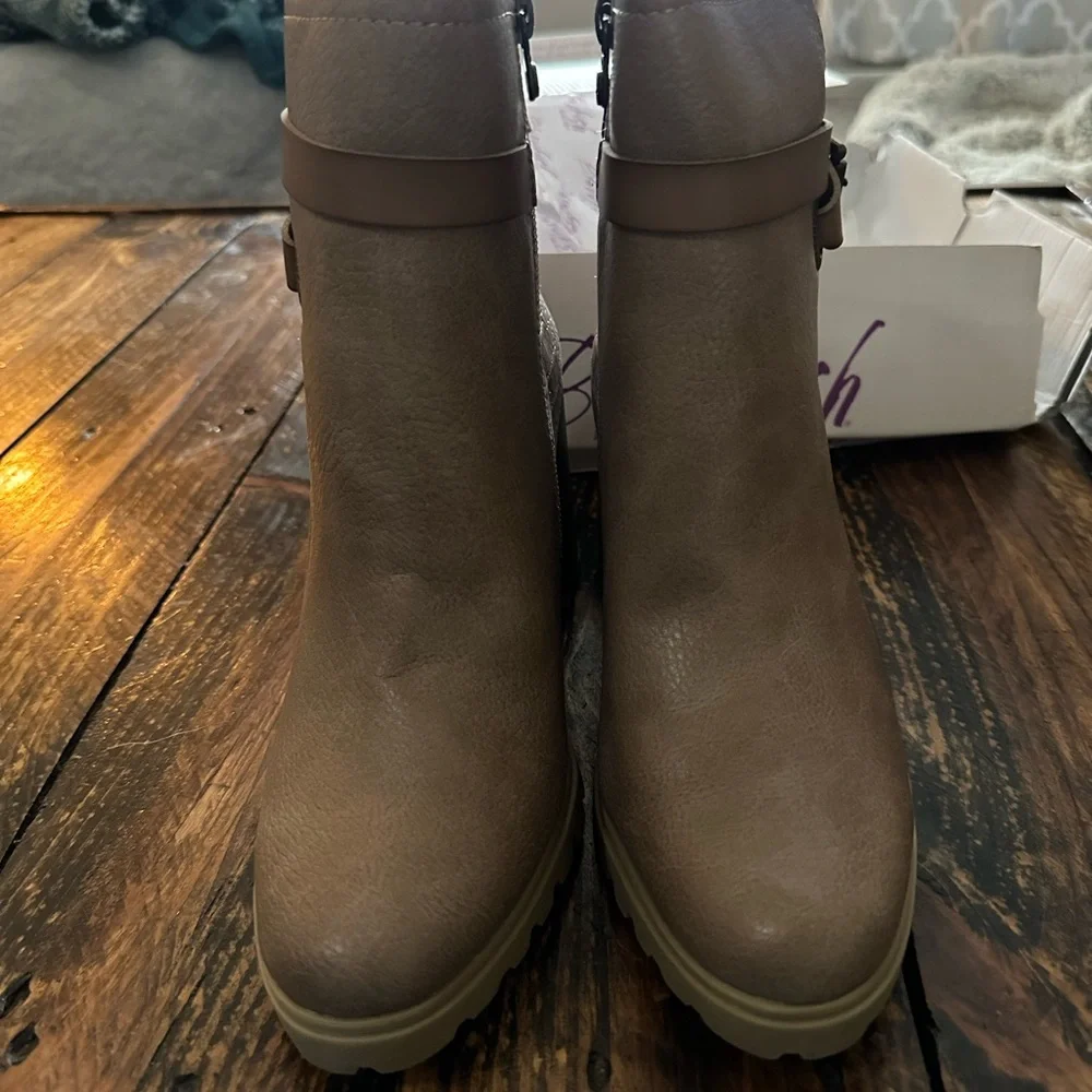 Blowfish Women's Tan Ankle Boots - Picture 4 of 5